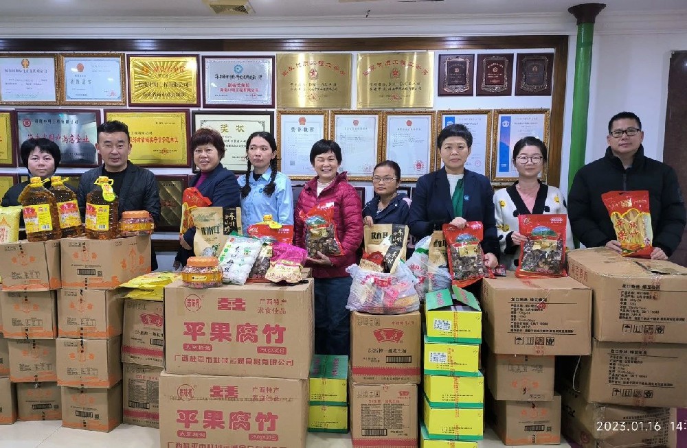 椰風(fēng)迎新春 · 暖心接福禮